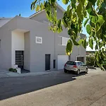 Maja * Μακάρσκα