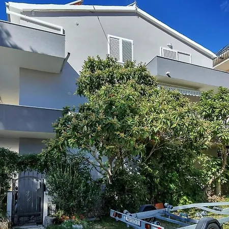 Apartman Maja *