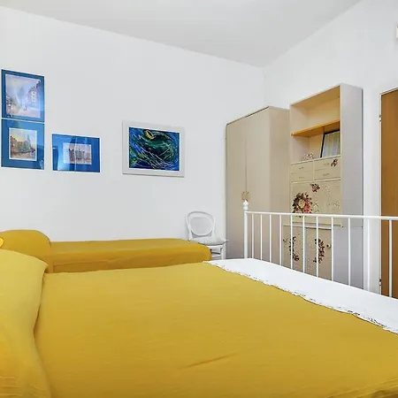 Apartman Maja *